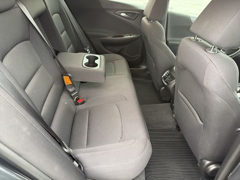 Used 2017 Chevrolet Malibu LT FWD image 35