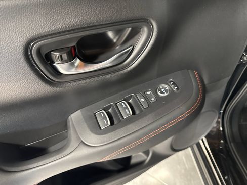 Used 2025 Honda HR-V Sport image 16