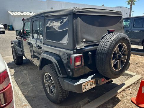 Used 2023 Jeep Wrangler Unlimited Sahara w/ Cold Weather Group AWD/4WD image 5