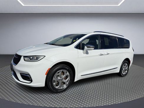 Used 2021 Chrysler Pacifica Limited image 2