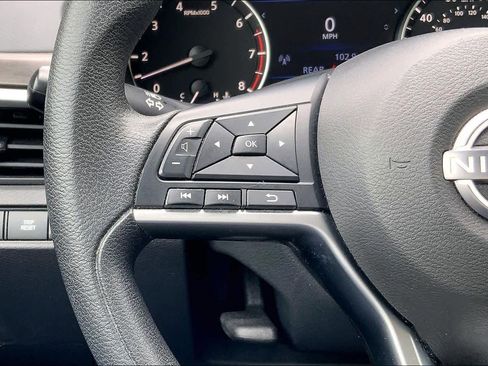 Used 2024 Nissan Altima 2.5 SV FWD image 24