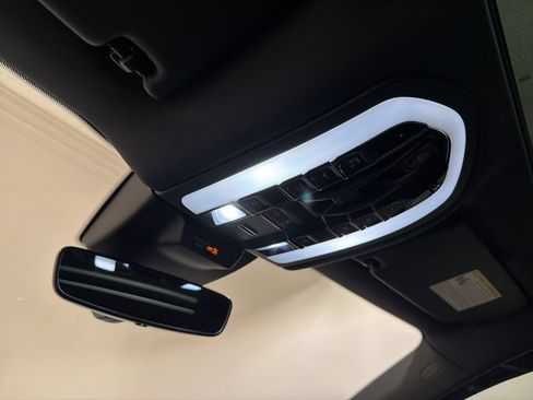 Used 2021 Porsche Macan AWD/4WD image 18