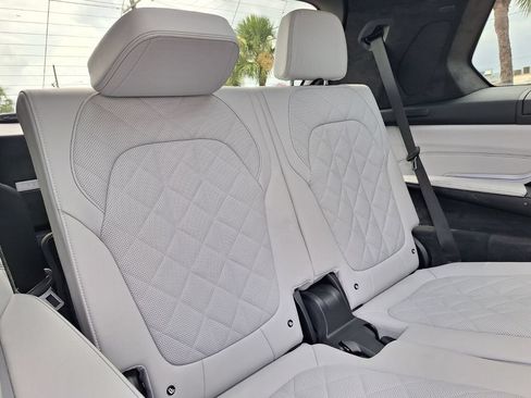 Used 2023 BMW X7 xDrive40i w/ Executive Package AWD/4WD image 33