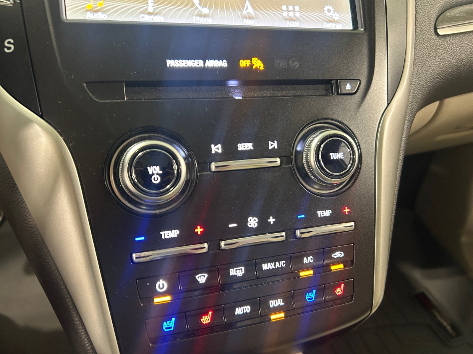 Used 2019 Lincoln MKC Reserve w/ MKC Climate Package FWD image 16