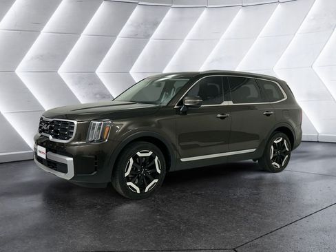 Used 2023 Kia Telluride S w/ S Sunroof Package FWD image 3