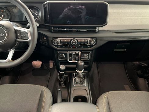 Certified 2025 Jeep Wrangler Sahara image 13