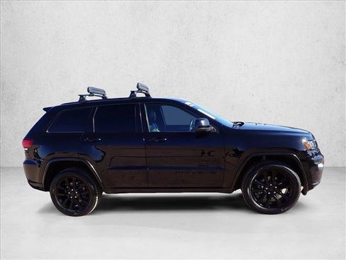 Used 2018 Jeep Grand Cherokee Altitude AWD/4WD image 4