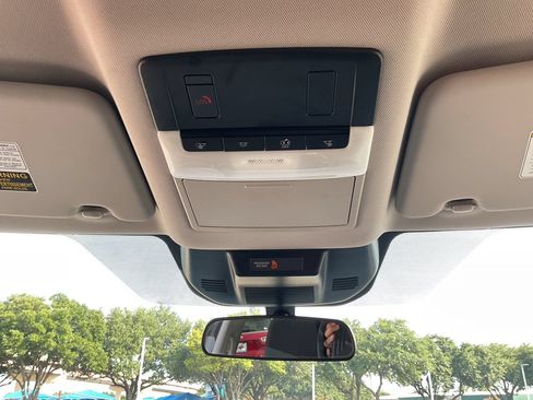 Used 2025 Nissan Rogue SV FWD image 18