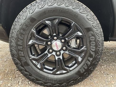 Used 2024 GMC Canyon Elevation w/ Convenience Package image 32