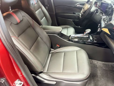 Used 2025 Chevrolet Trax RS w/ Sunroof Package image 27