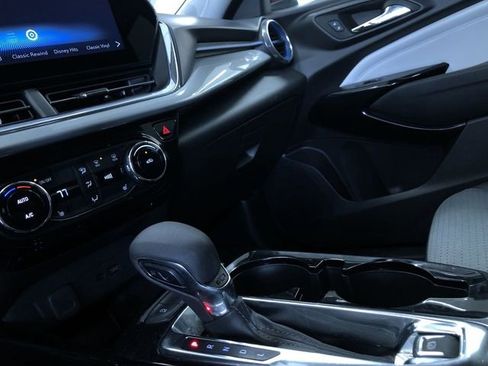 Used 2025 Chevrolet Trax LT w/ LT Convenience Package image 30