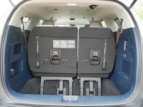 Used 2025 Kia Carnival EX FWD image 18