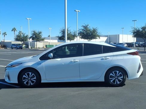 Certified 2018 Toyota Prius Prime Advanced image 11