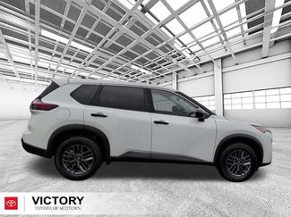 Used 2024 Nissan Rogue S FWD video 2