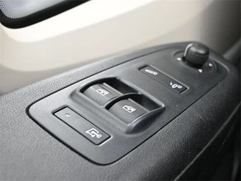 Used 2016 RAM ProMaster 2500 w/ Interior Convenience Group image 18