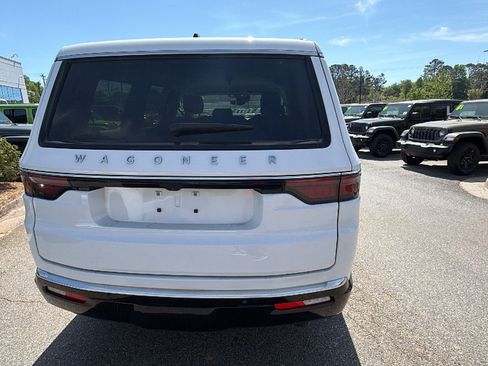 Certified 2024 Jeep Wagoneer 4WD image 9