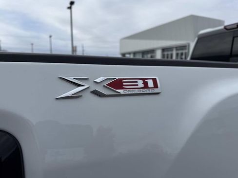 Used 2022 GMC Sierra 2500 SLT w/ SLT Premium Package image 5