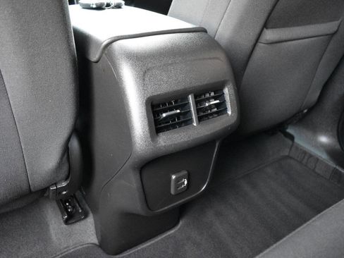 Used 2022 Chevrolet Equinox LT w/ Driver Convenience Package image 16