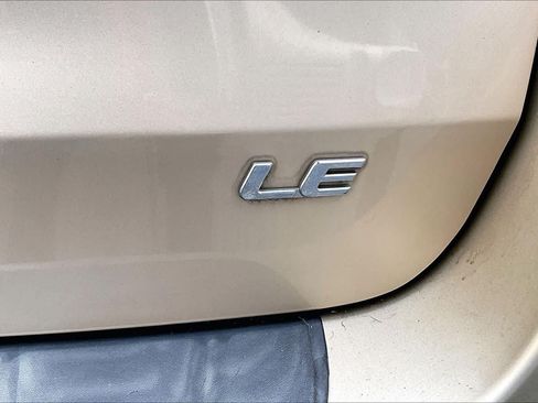 Used 2012 Toyota Sienna LE w/ Towing Pkg FWD image 10