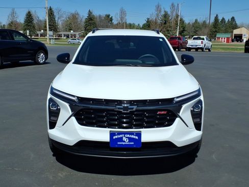Used 2024 Chevrolet Trax RS FWD image 9