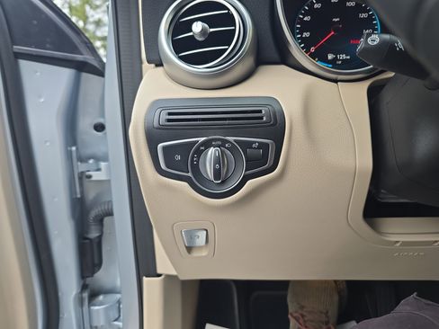 Used 2022 Mercedes-Benz GLC 300 4MATIC image 24