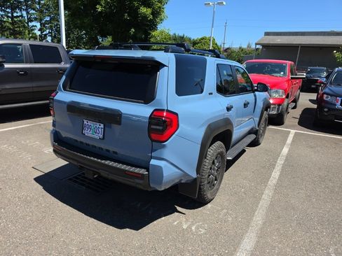 Used 2025 Toyota 4Runner SR5 AWD/4WD image 3