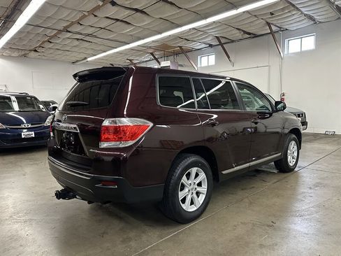 Used 2012 Toyota Highlander SE w/ Tow Pkg image 3