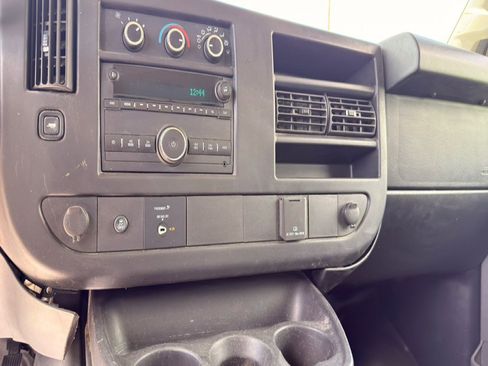 Used 2017 GMC Savana 3500 RWD image 44