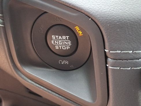 Used 2025 Jeep Wrangler Unlimited Sahara w/ Safety Group AWD/4WD image 22