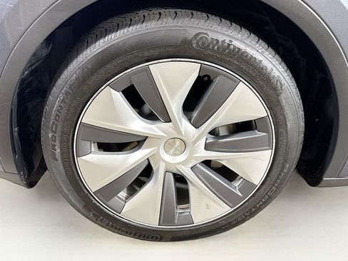 Used 2023 Tesla Model Y Long Range image 37