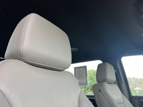 Used 2025 Chevrolet Suburban LT AWD/4WD image 27