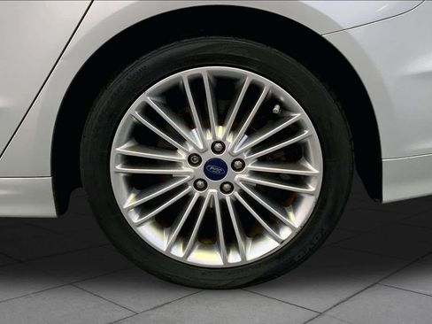 Used 2016 Ford Fusion SE w/ Equipment Group 202A FWD image 11