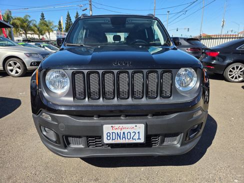 Used 2018 Jeep Renegade Altitude w/ UConnect 8.4 Nav Group AWD/4WD image 6
