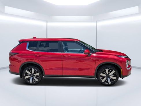 New 2025 Mitsubishi Outlander SE image 2