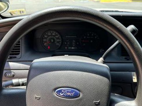 Used 2010 Ford Crown Victoria Police Interceptor image 15
