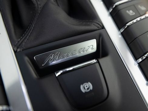 Certified 2021 Porsche Macan S AWD/4WD image 31