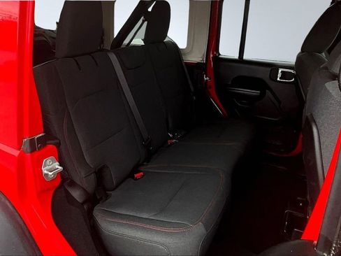Used 2025 Jeep Wrangler Unlimited Rubicon w/ Convenience Group AWD/4WD image 25