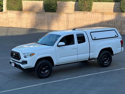 Used 2020 Toyota Tacoma SR5 image 32