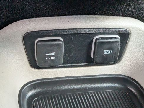 Used 2017 Chrysler Pacifica Touring-L w/ Tire & Wheel Group image 7