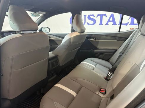 Used 2025 Toyota Camry SE w/ Convenience Package FWD image 16