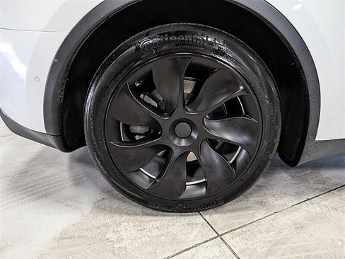 Used 2021 Tesla Model Y Long Range AWD/4WD image 13