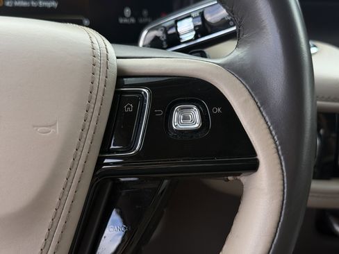 Used 2022 Lincoln Aviator Reserve image 19