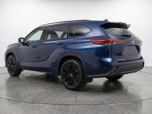 Used 2025 Toyota Highlander XSE AWD/4WD image 5