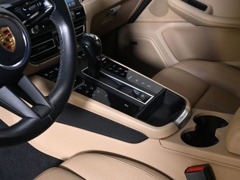 Certified 2022 Porsche Macan AWD/4WD image 21