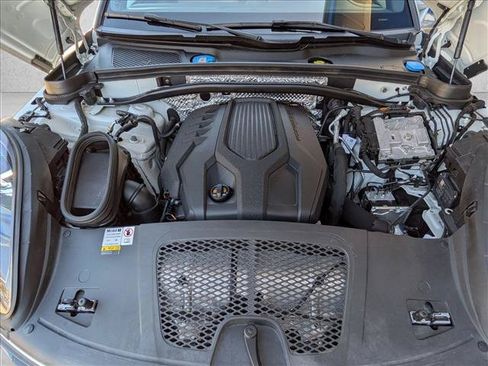 Used 2023 Porsche Macan AWD/4WD image 25