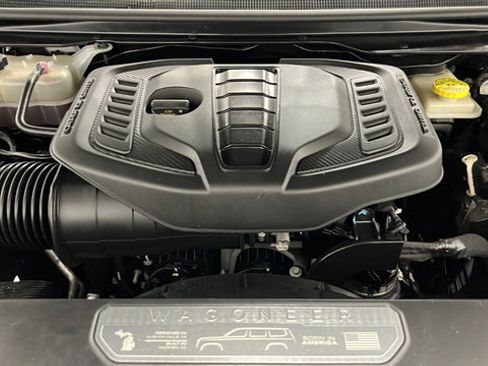 Used 2023 Jeep Wagoneer L Series II w/ Premium Group I AWD/4WD image 28