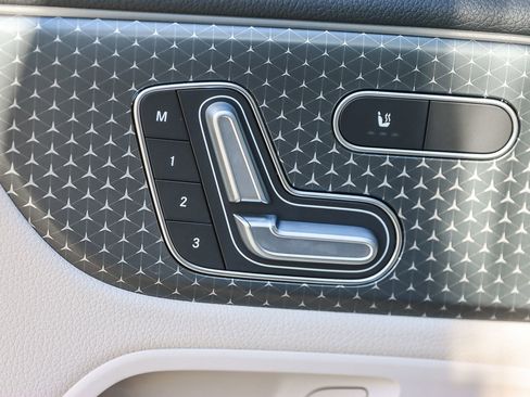 Used 2024 Mercedes-Benz EQB 300 4MATIC image 21