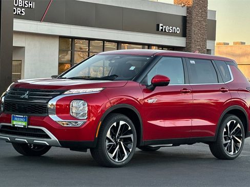 New 2025 Mitsubishi Outlander SE image 9