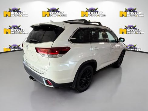 Used 2019 Toyota Highlander XLE AWD/4WD image 4