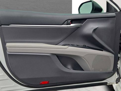 Used 2020 Toyota Camry LE image 18